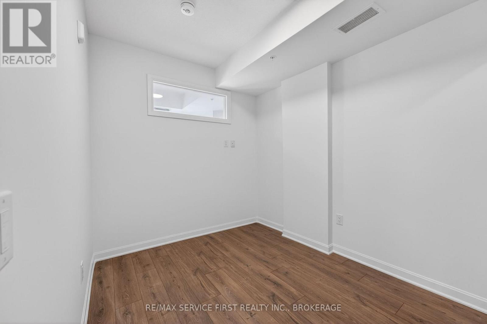 613 - 223 Princess Street, Kingston (East Of Sir John A. Blvd), Ontario  K7L 0G8 - Photo 13 - X12603850