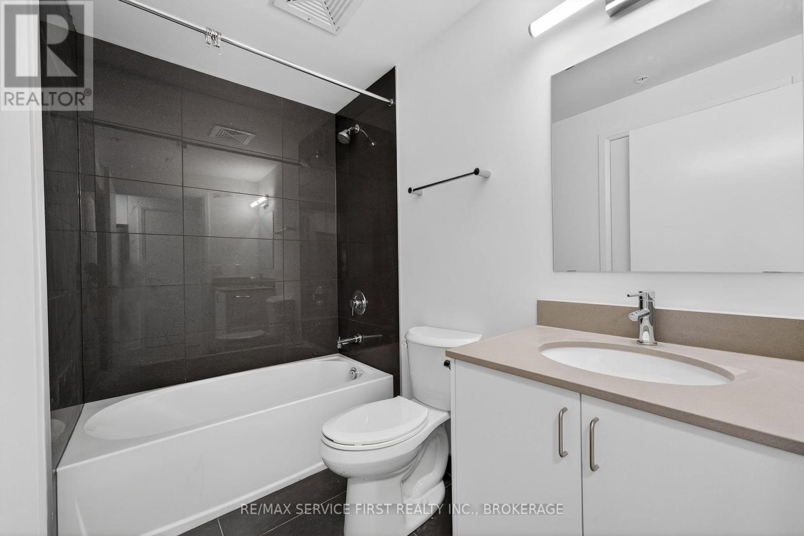 613 - 223 Princess Street, Kingston (East Of Sir John A. Blvd), Ontario  K7L 0G8 - Photo 15 - X12603850