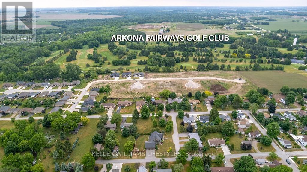 26 Alexander Gate, Lambton Shores, Ontario  N0N 1B0 - Photo 5 - X12603824