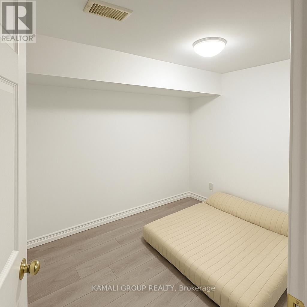 Bsmt - 629 Gibb Street, Oshawa, Ontario  L1J 1Z6 - Photo 5 - E12509312