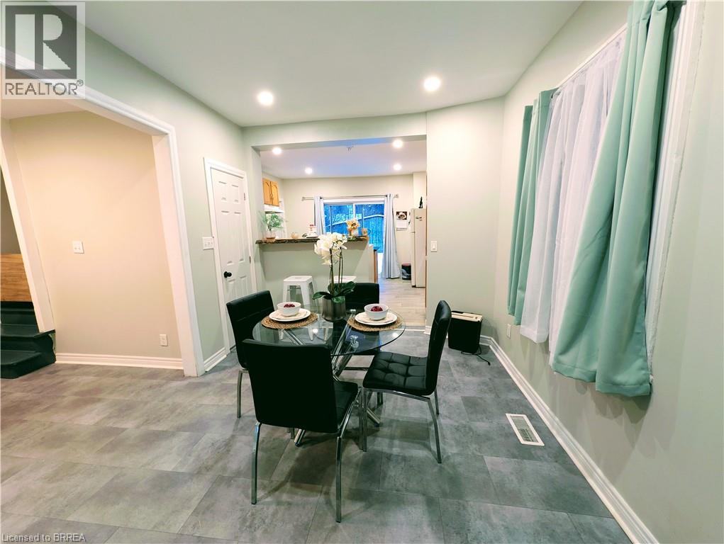 153 Brock Street, Brantford, Ontario  N3S 5W2 - Photo 7 - 40792513