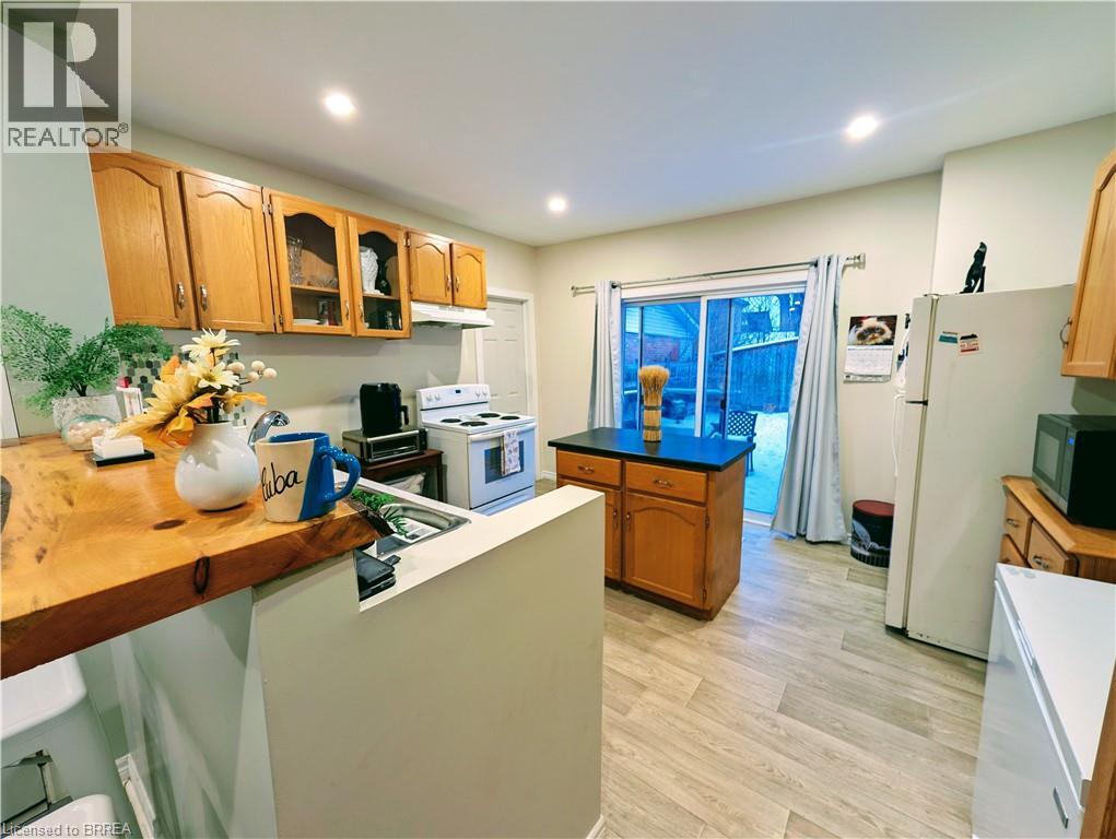 153 Brock Street, Brantford, Ontario  N3S 5W2 - Photo 2 - 40792513