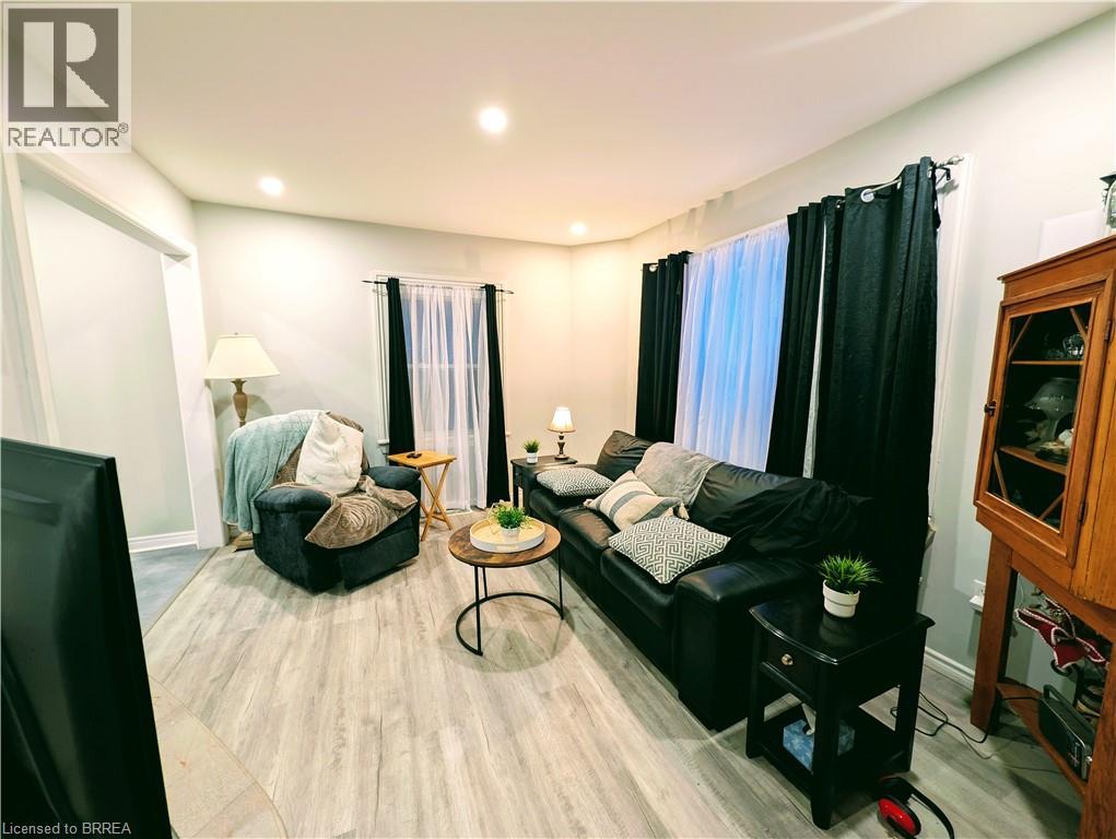 153 Brock Street, Brantford, Ontario  N3S 5W2 - Photo 13 - 40792513