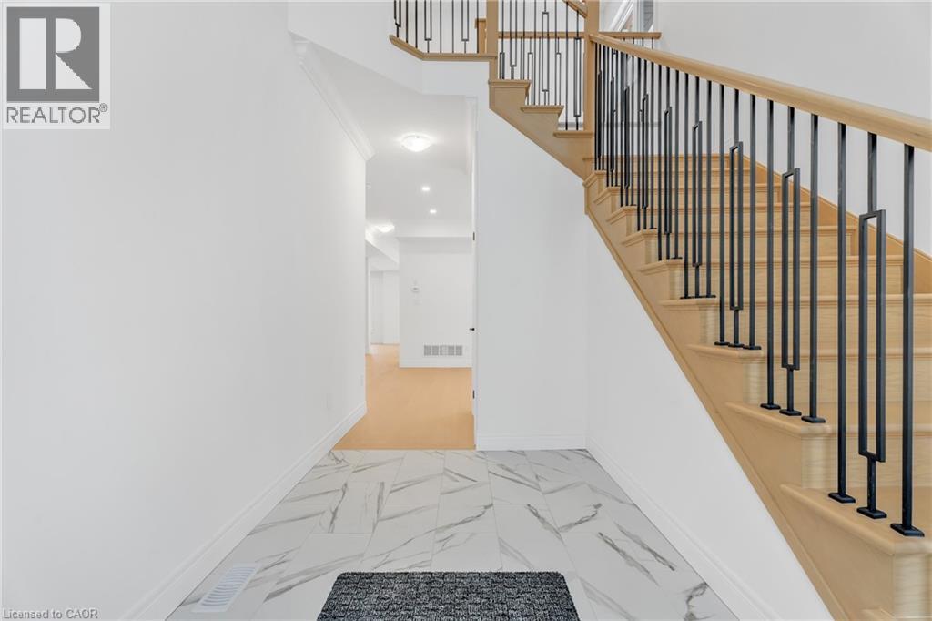 22 Roselawn Avenue, Ancaster, Ontario L9G 2H9 - Photo 4 - 40714240