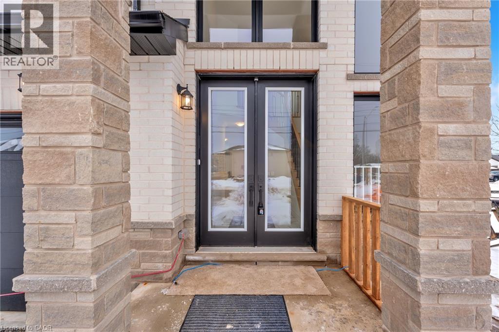 22 Roselawn Avenue, Ancaster, Ontario L9G 2H9 - Photo 2 - 40714240