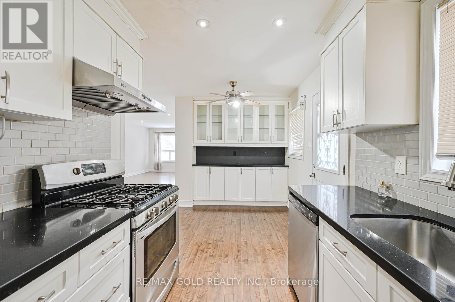 228 Martindale Crescent, Brampton, Ontario  L6X 2V2 - Photo 12 - W12590034