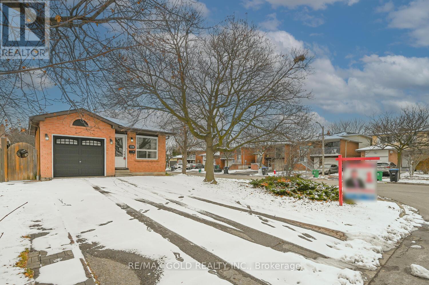 228 MARTINDALE CRESCENT, Brampton, Ontario