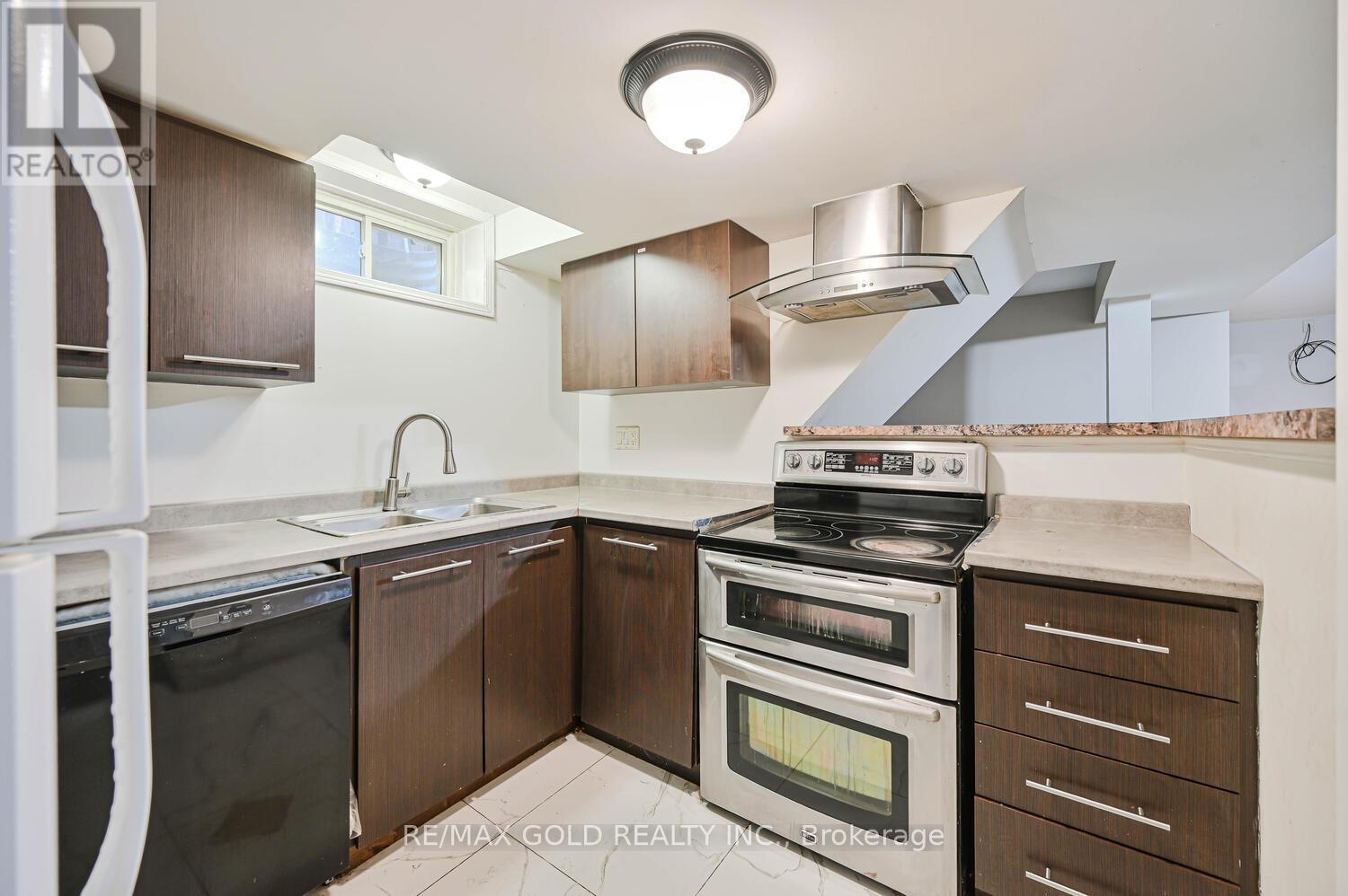 228 Martindale Crescent, Brampton, Ontario  L6X 2V2 - Photo 22 - W12590034