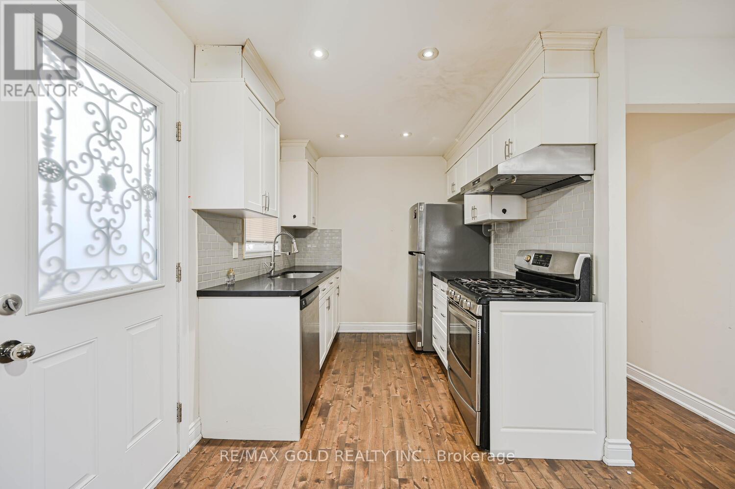 228 Martindale Crescent, Brampton, Ontario  L6X 2V2 - Photo 8 - W12590034