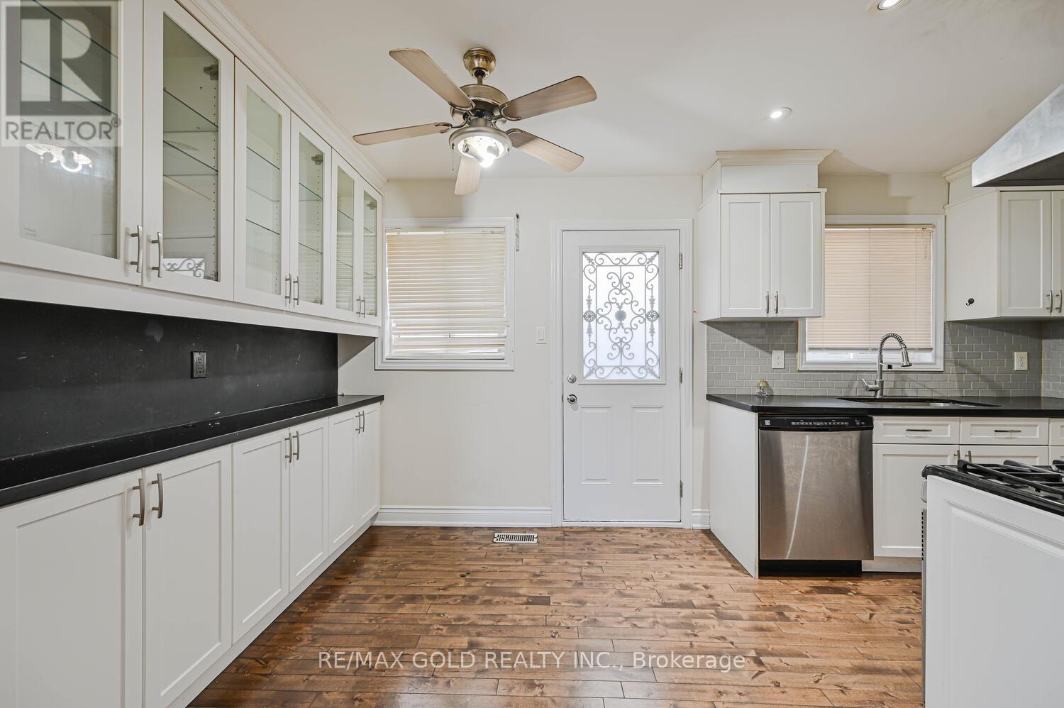 228 Martindale Crescent, Brampton, Ontario  L6X 2V2 - Photo 7 - W12590034