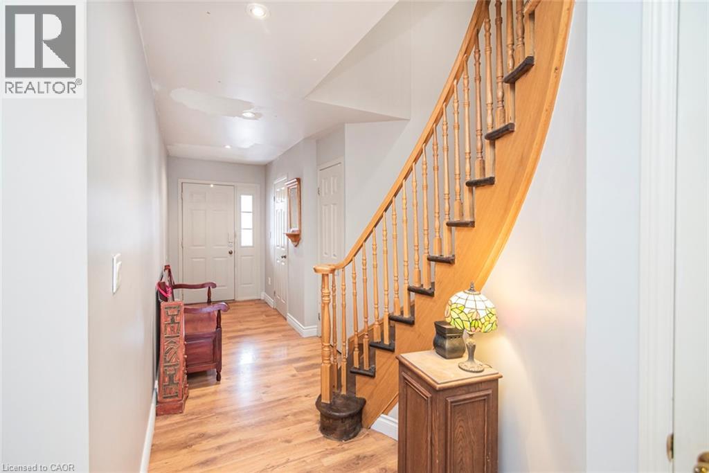 28 Perthshire Court, Hamilton, Ontario L9B 2H1 - Photo 5 - 40792291