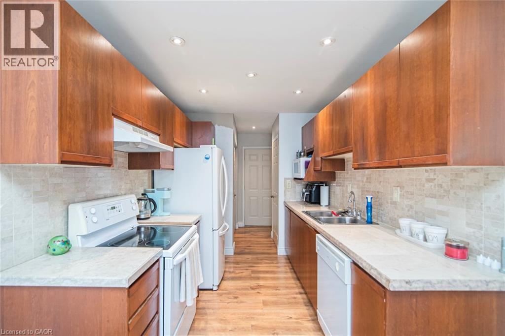 28 Perthshire Court, Hamilton, Ontario L9B 2H1 - Photo 18 - 40792291