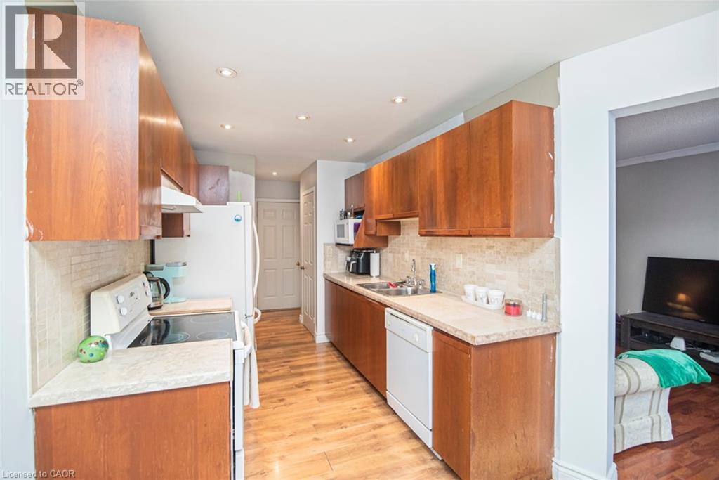 28 Perthshire Court, Hamilton, Ontario L9B 2H1 - Photo 17 - 40792291