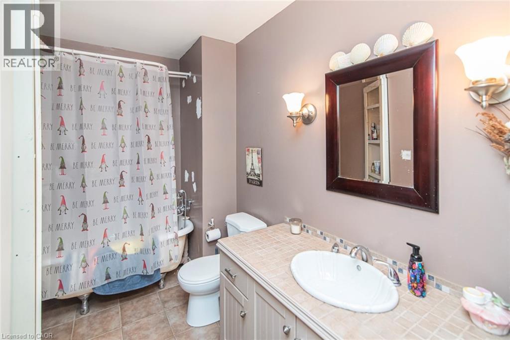 28 Perthshire Court, Hamilton, Ontario L9B 2H1 - Photo 34 - 40792291