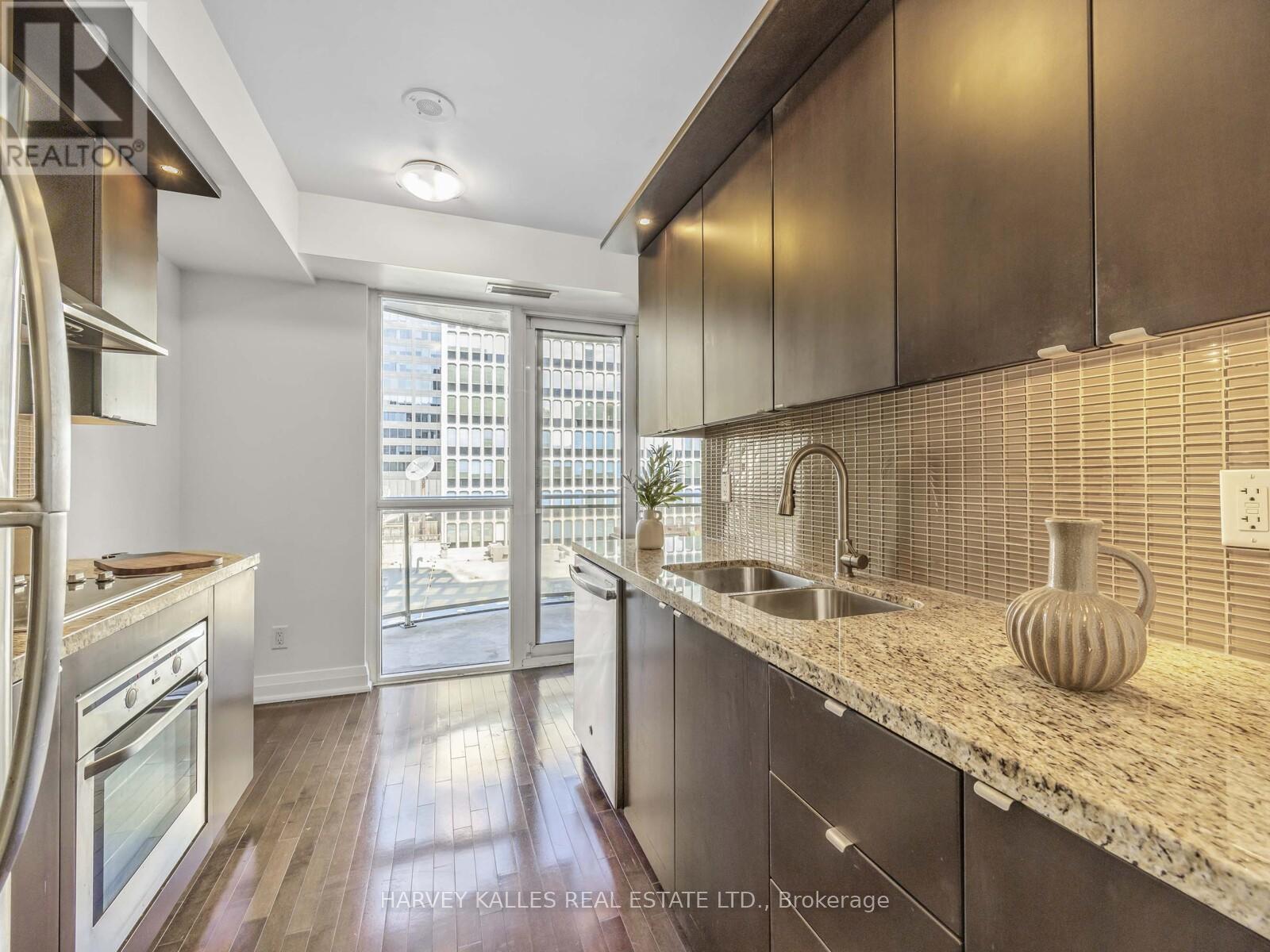 606 - 1430 Yonge Street, Toronto, Ontario  M4T 1Y6 - Photo 10 - C12446888