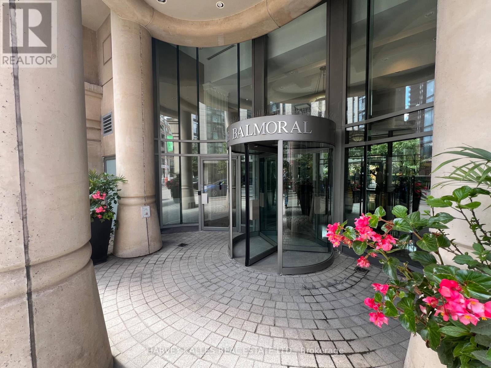 312 - 1 Balmoral Avenue, Toronto, Ontario  M4V 3B9 - Photo 3 - C12603836