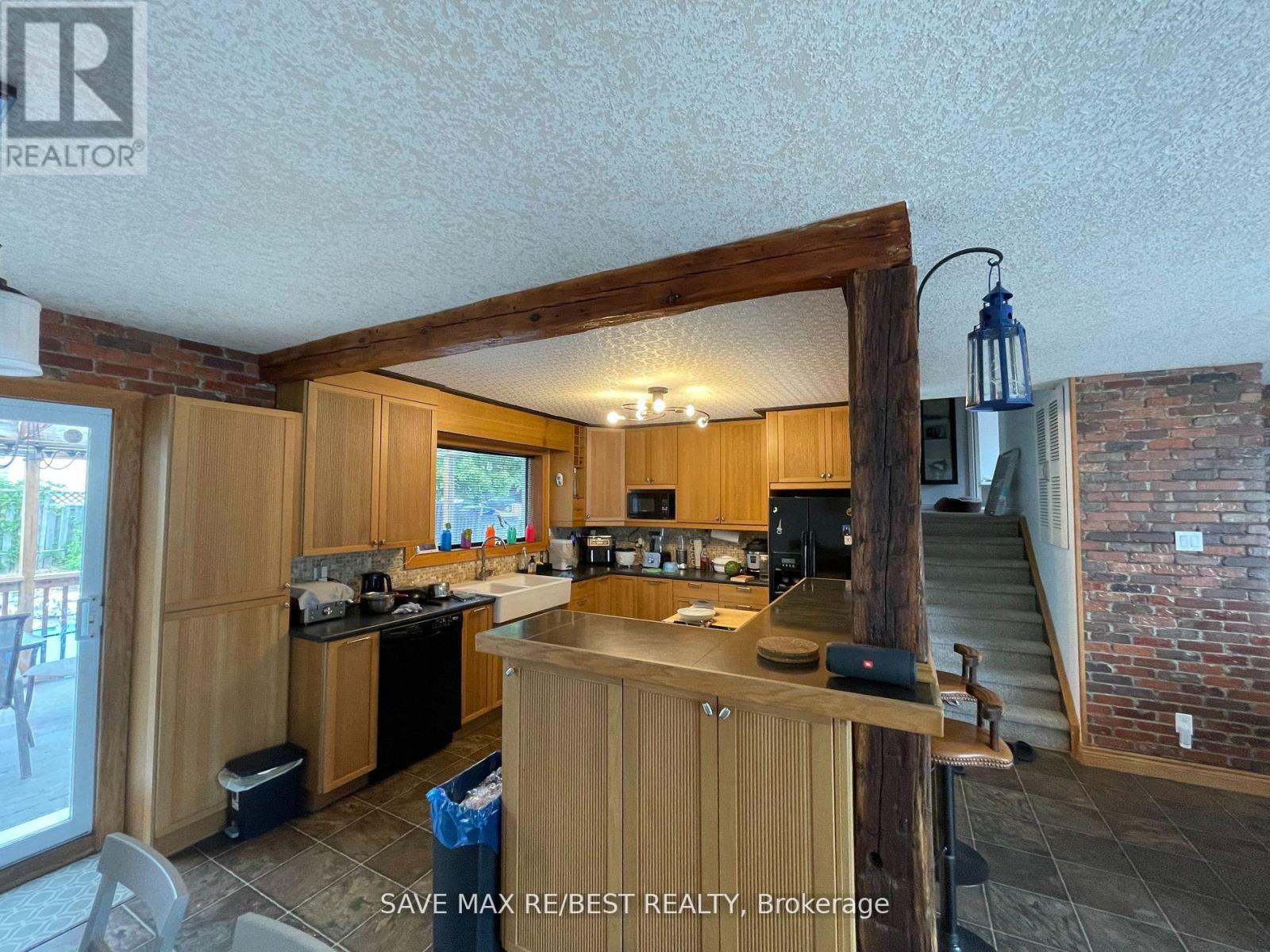 268 Manchester Road, Kitchener, Ontario  N2B 1A4 - Photo 11 - X12603876