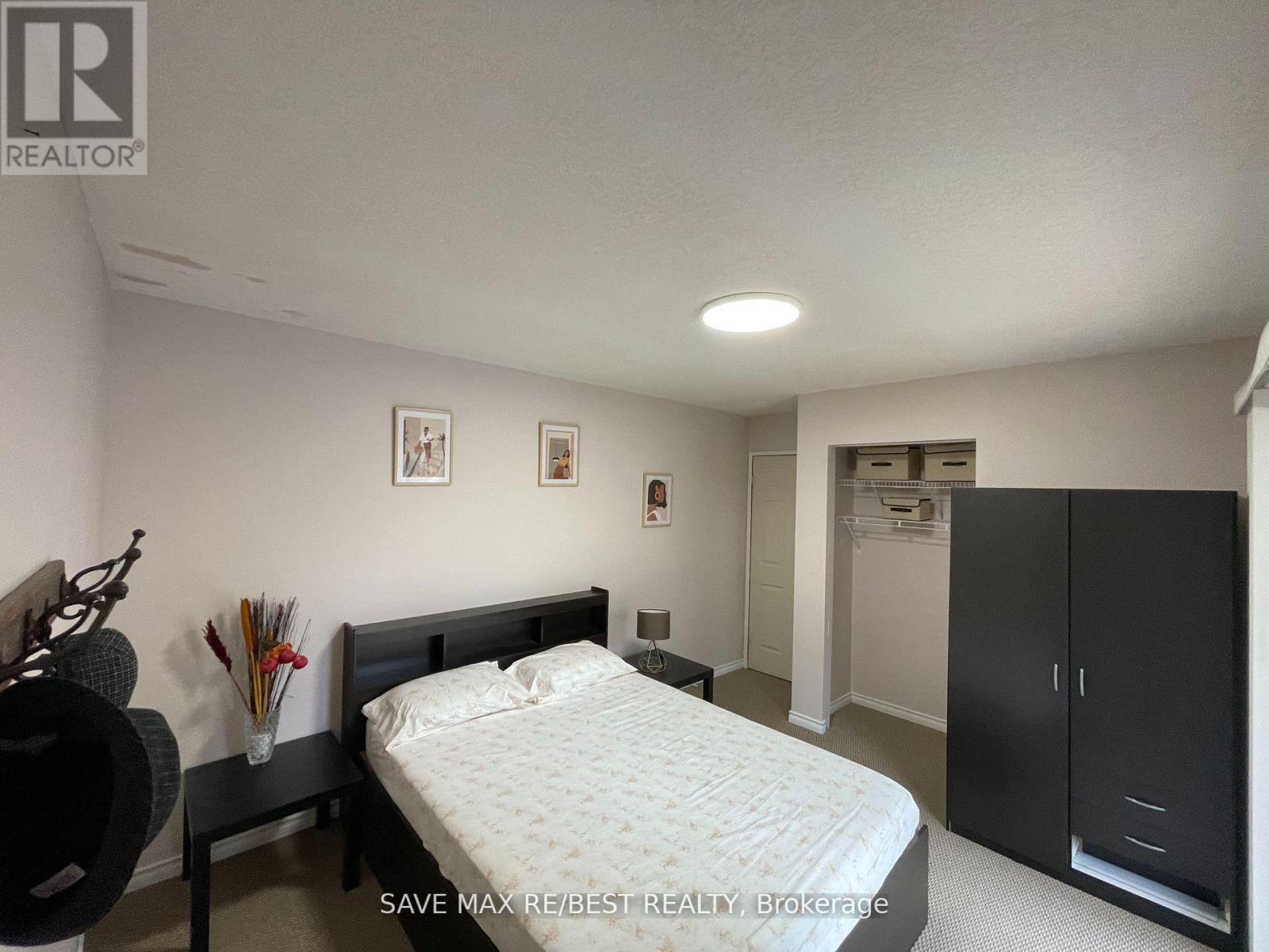 268 Manchester Road, Kitchener, Ontario  N2B 1A4 - Photo 17 - X12603876