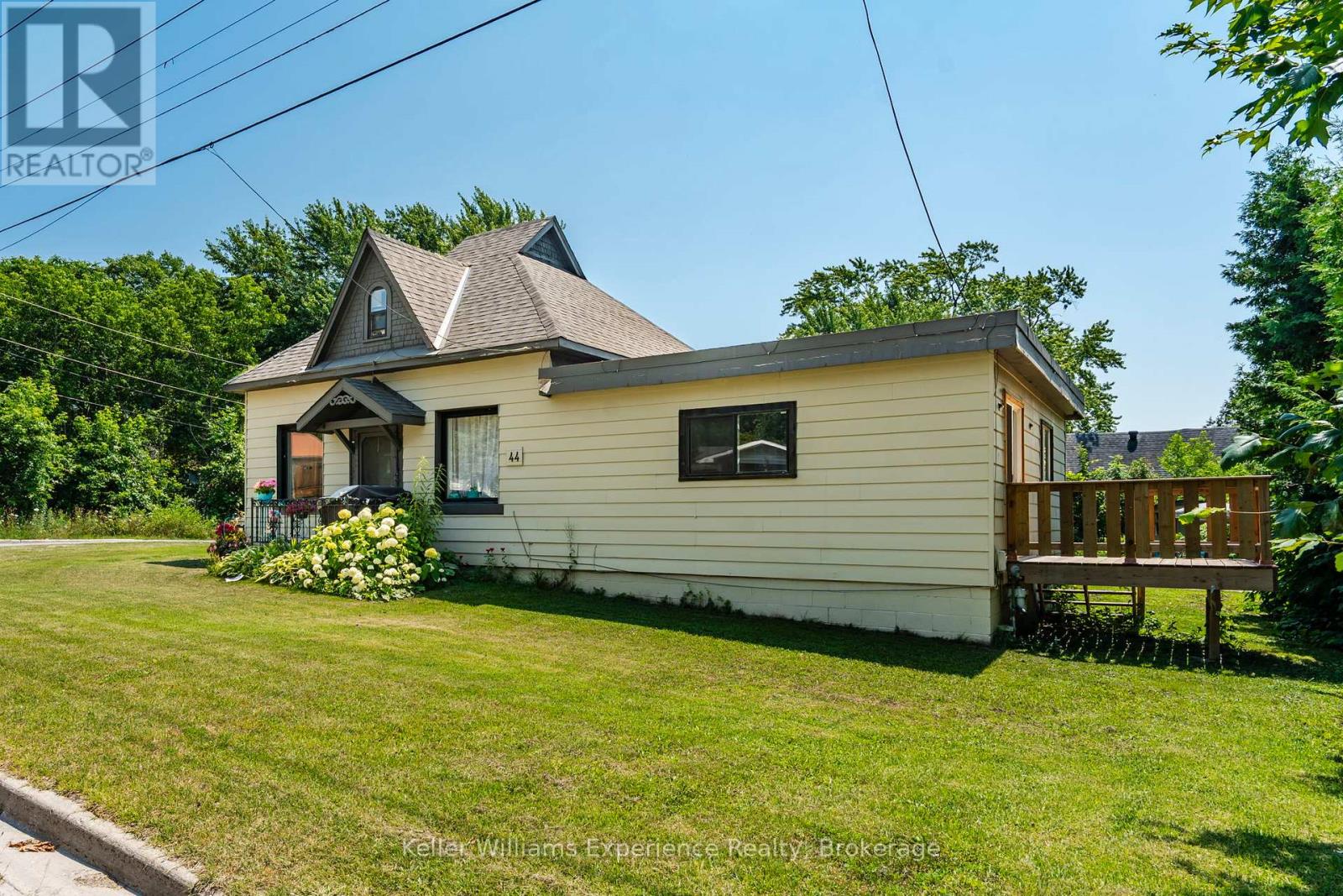 44 Yeo Street, Penetanguishene, Ontario  L9M 1C9 - Photo 2 - S12603918