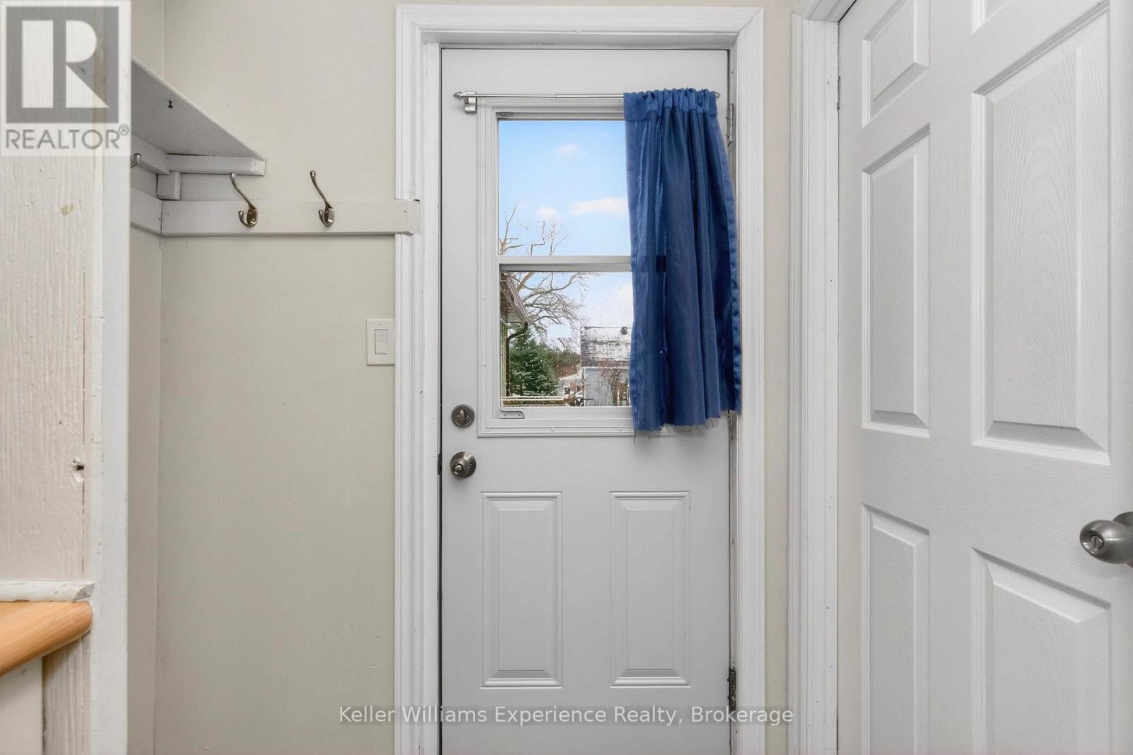 44 Yeo Street, Penetanguishene, Ontario  L9M 1C9 - Photo 3 - S12603918