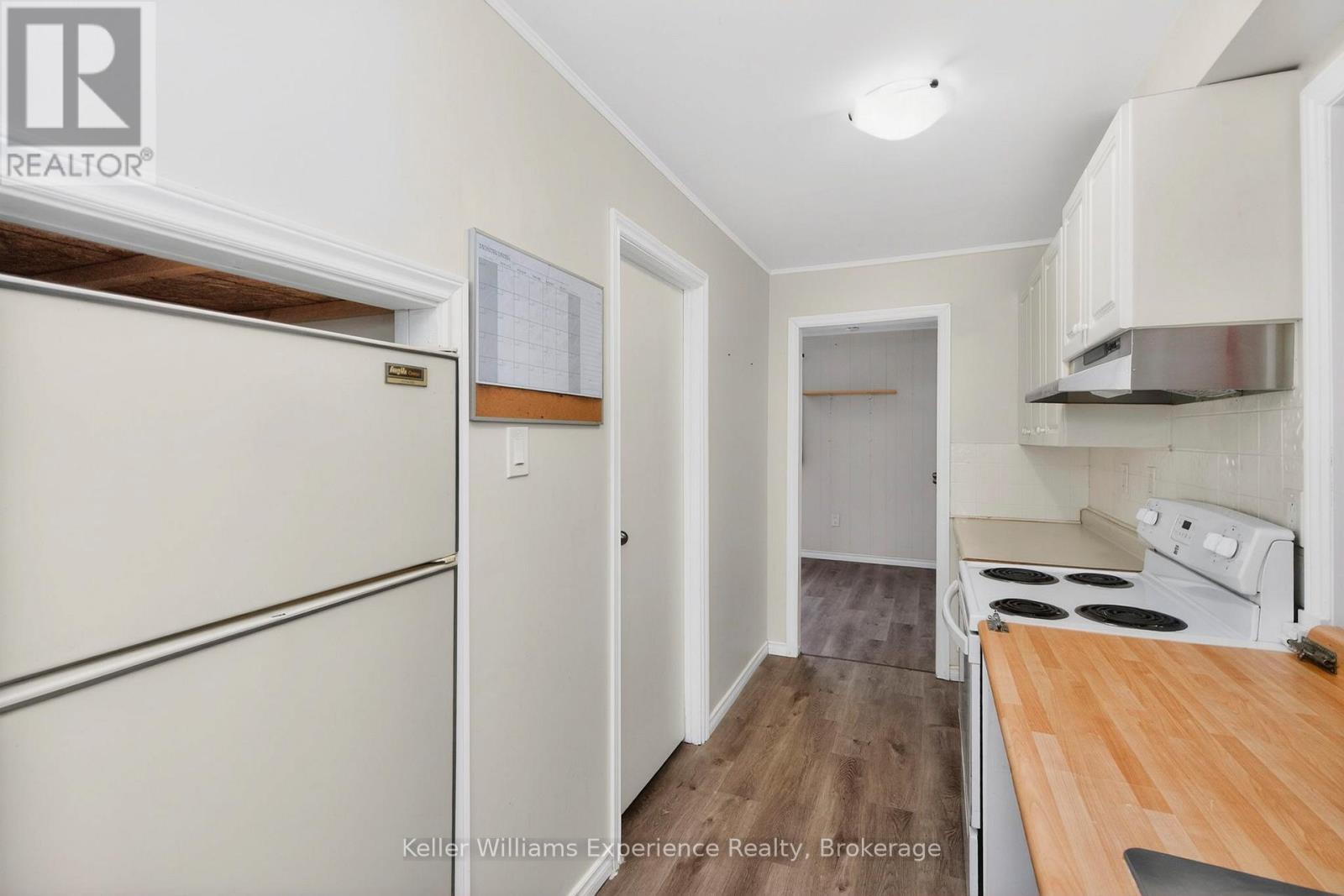 44 Yeo Street, Penetanguishene, Ontario  L9M 1C9 - Photo 5 - S12603918