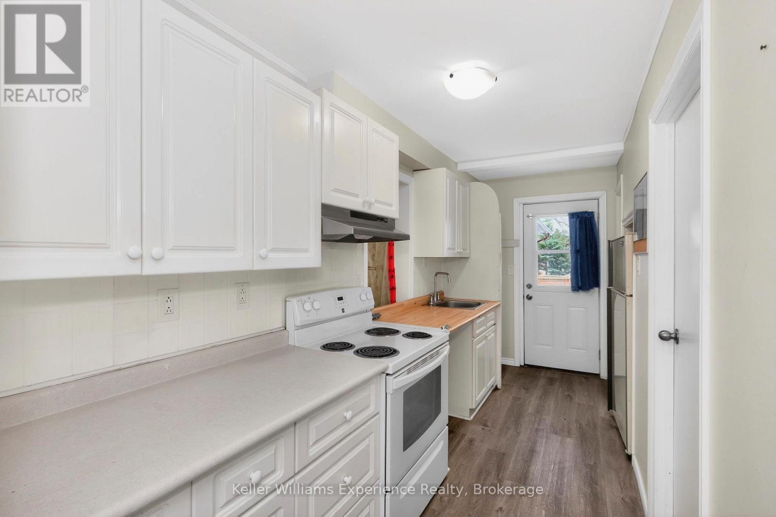 44 Yeo Street, Penetanguishene, Ontario  L9M 1C9 - Photo 6 - S12603918