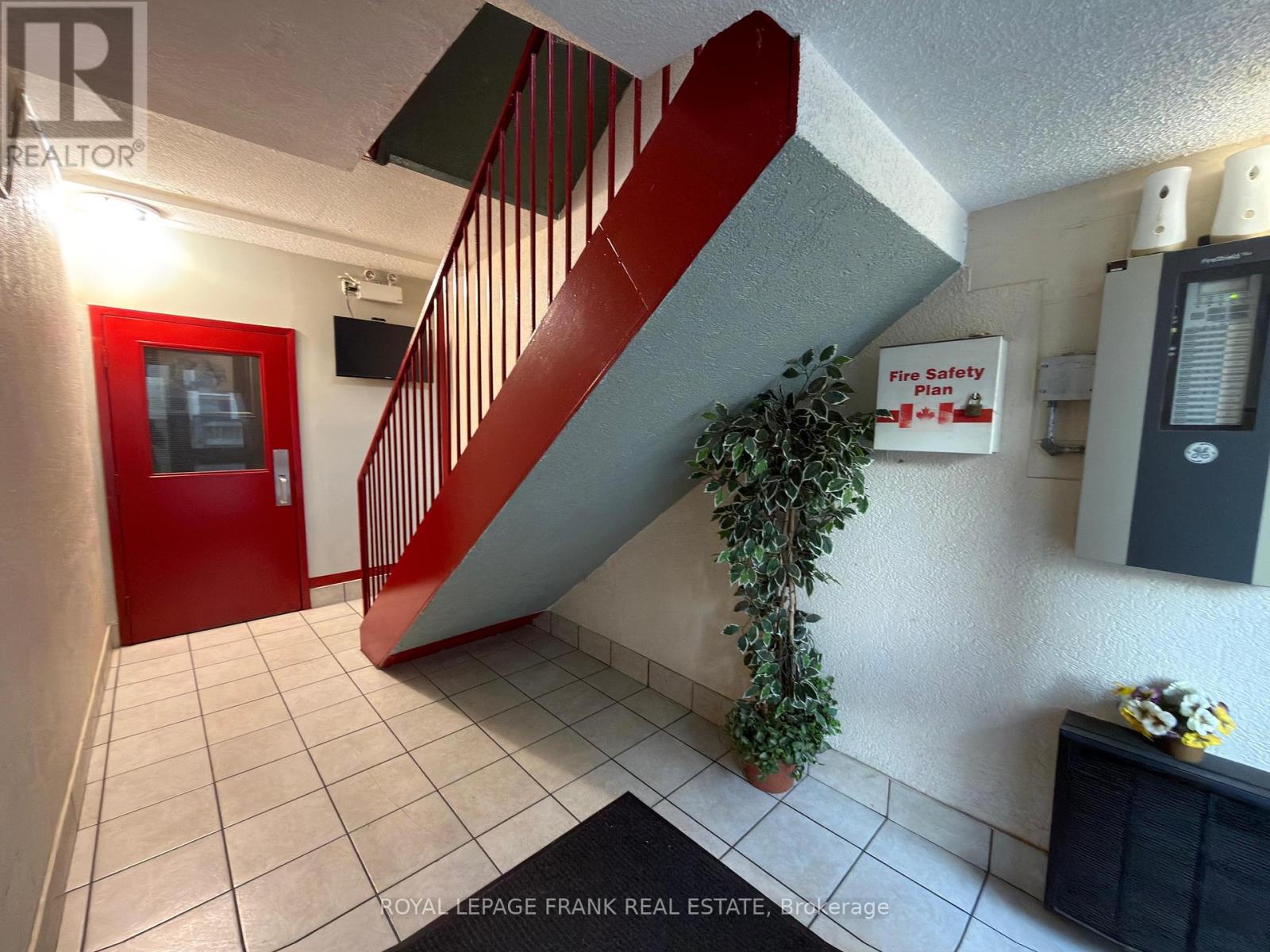 8 - 155 Colborne Street E, Oshawa, Ontario  L1G 1M3 - Photo 3 - E12604116