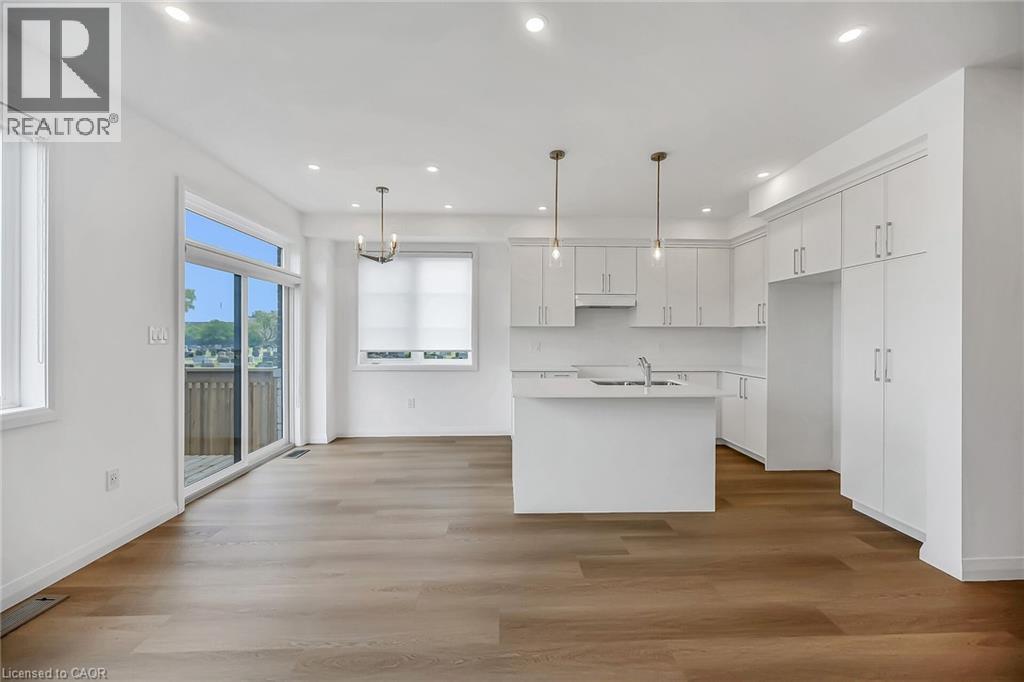 385 Limeridge Road E, Hamilton, Ontario  L9A 5A4 - Photo 11 - 40752573