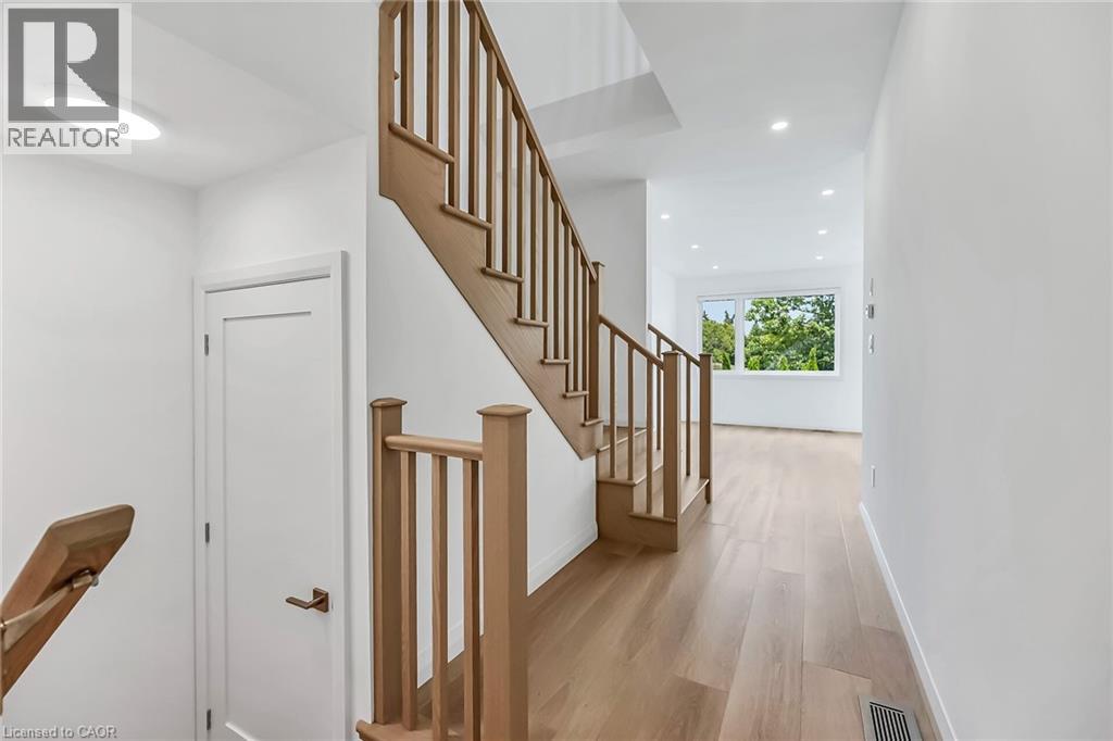 385 Limeridge Road E, Hamilton, Ontario  L9A 5A4 - Photo 8 - 40752573