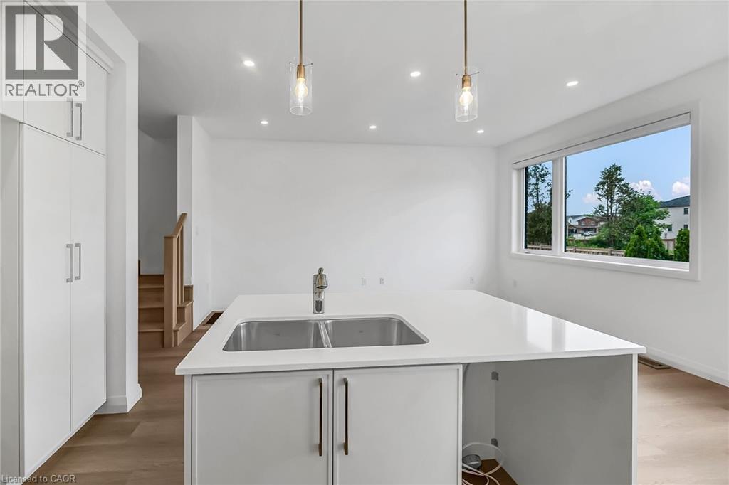 385 Limeridge Road E, Hamilton, Ontario  L9A 5A4 - Photo 15 - 40752573