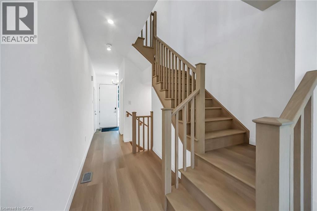 385 Limeridge Road E, Hamilton, Ontario  L9A 5A4 - Photo 9 - 40752573