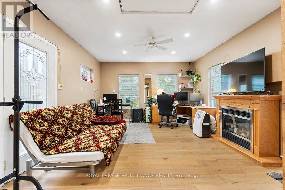 44 Meadowvale Avenue, Belleville, Ontario  K8N 2L6 - Photo 13 - X12603920