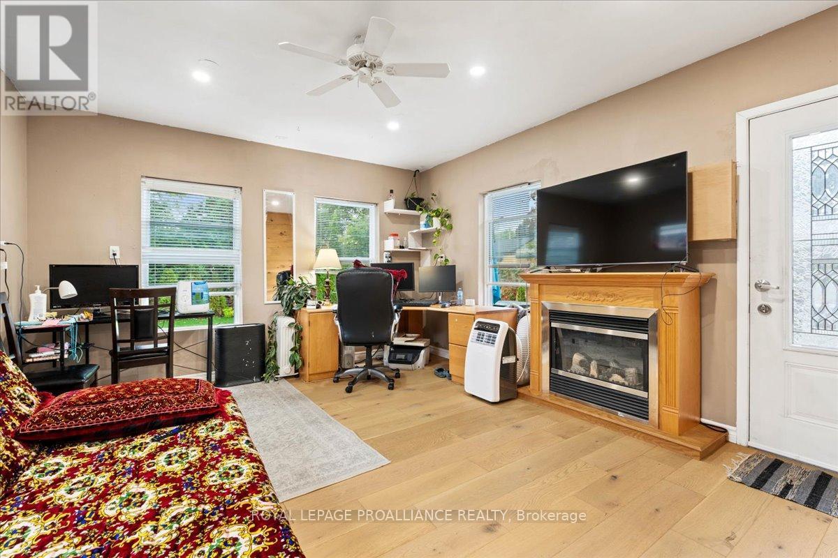 44 Meadowvale Avenue, Belleville, Ontario  K8N 2L6 - Photo 14 - X12603920