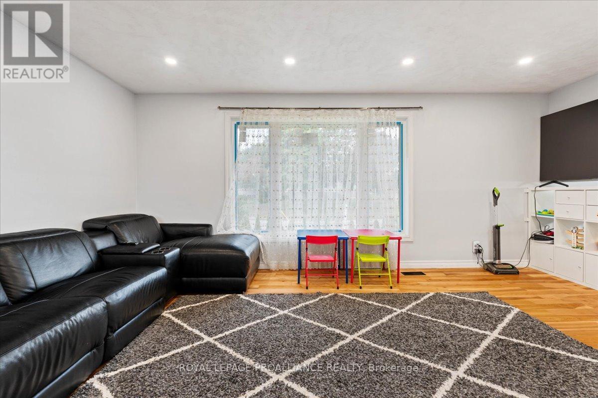 44 Meadowvale Avenue, Belleville, Ontario  K8N 2L6 - Photo 18 - X12603920