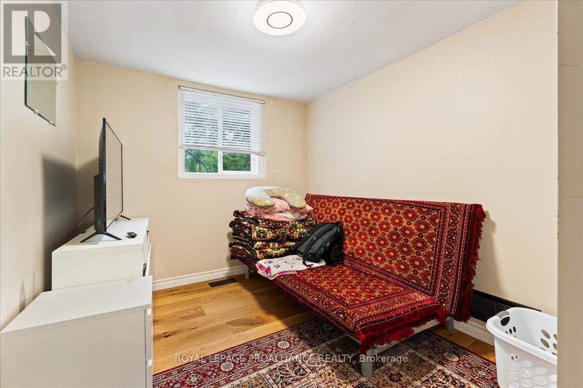 44 Meadowvale Avenue, Belleville, Ontario  K8N 2L6 - Photo 8 - X12603920