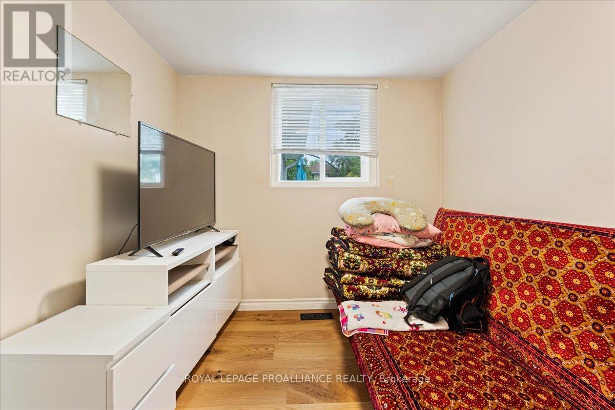 44 Meadowvale Avenue, Belleville, Ontario  K8N 2L6 - Photo 9 - X12603920