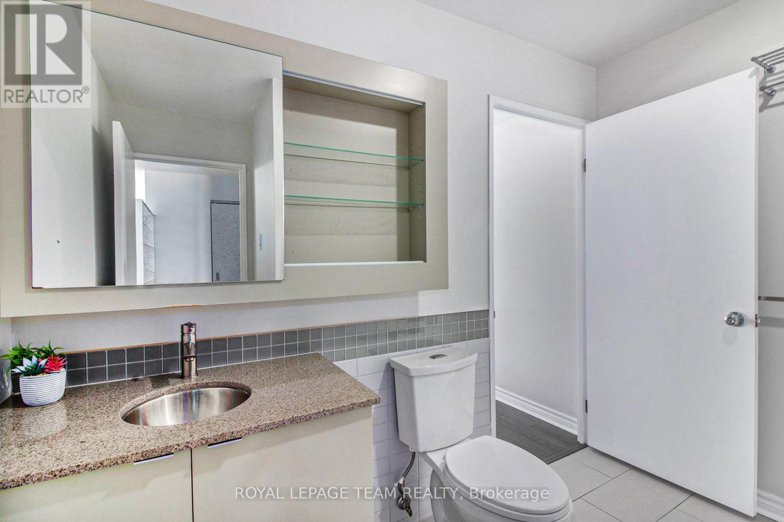 2208 - 324 Laurier Avenue W, Ottawa, Ontario  K1N 6P6 - Photo 12 - X12603936