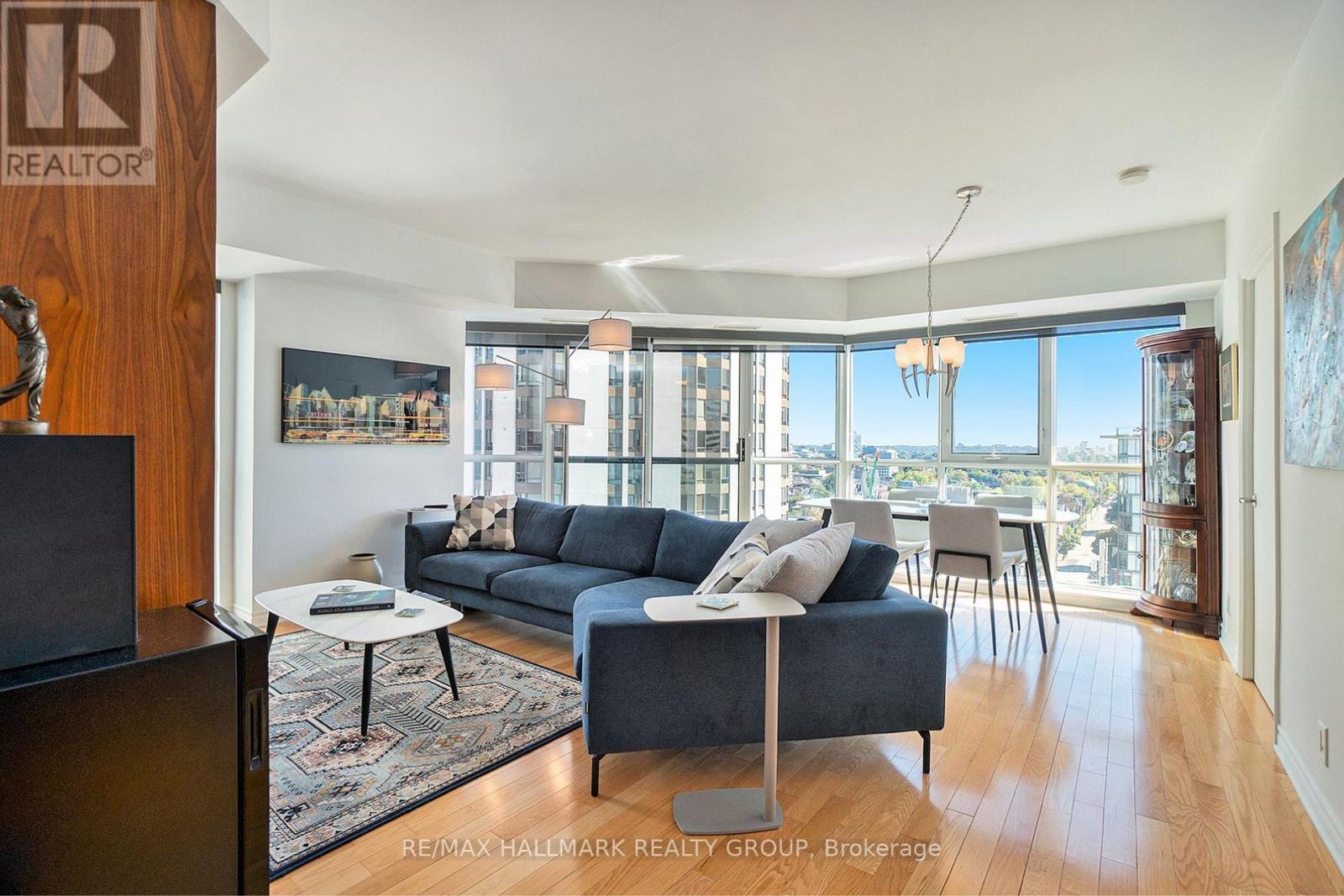 1601 - 445 Laurier Avenue W, Ottawa, Ontario  K1N 6R4 - Photo 2 - X12604036