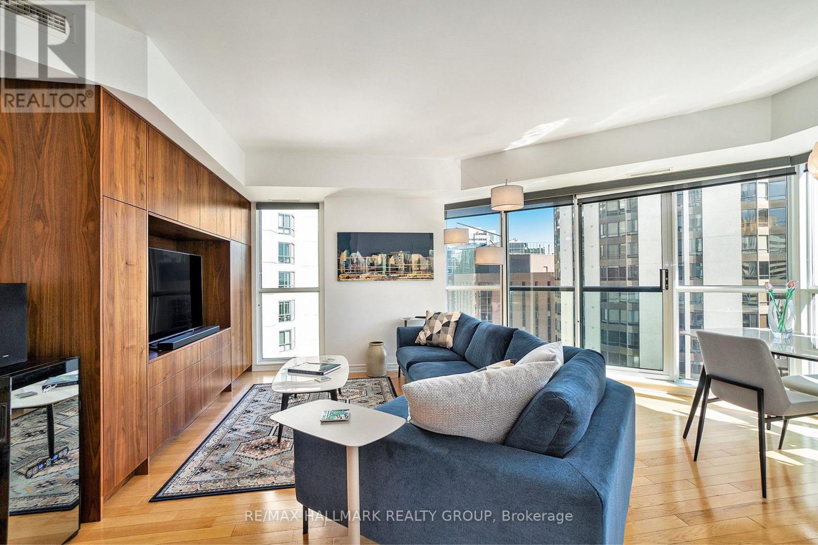 1601 - 445 Laurier Avenue W, Ottawa, Ontario  K1N 6R4 - Photo 3 - X12604036