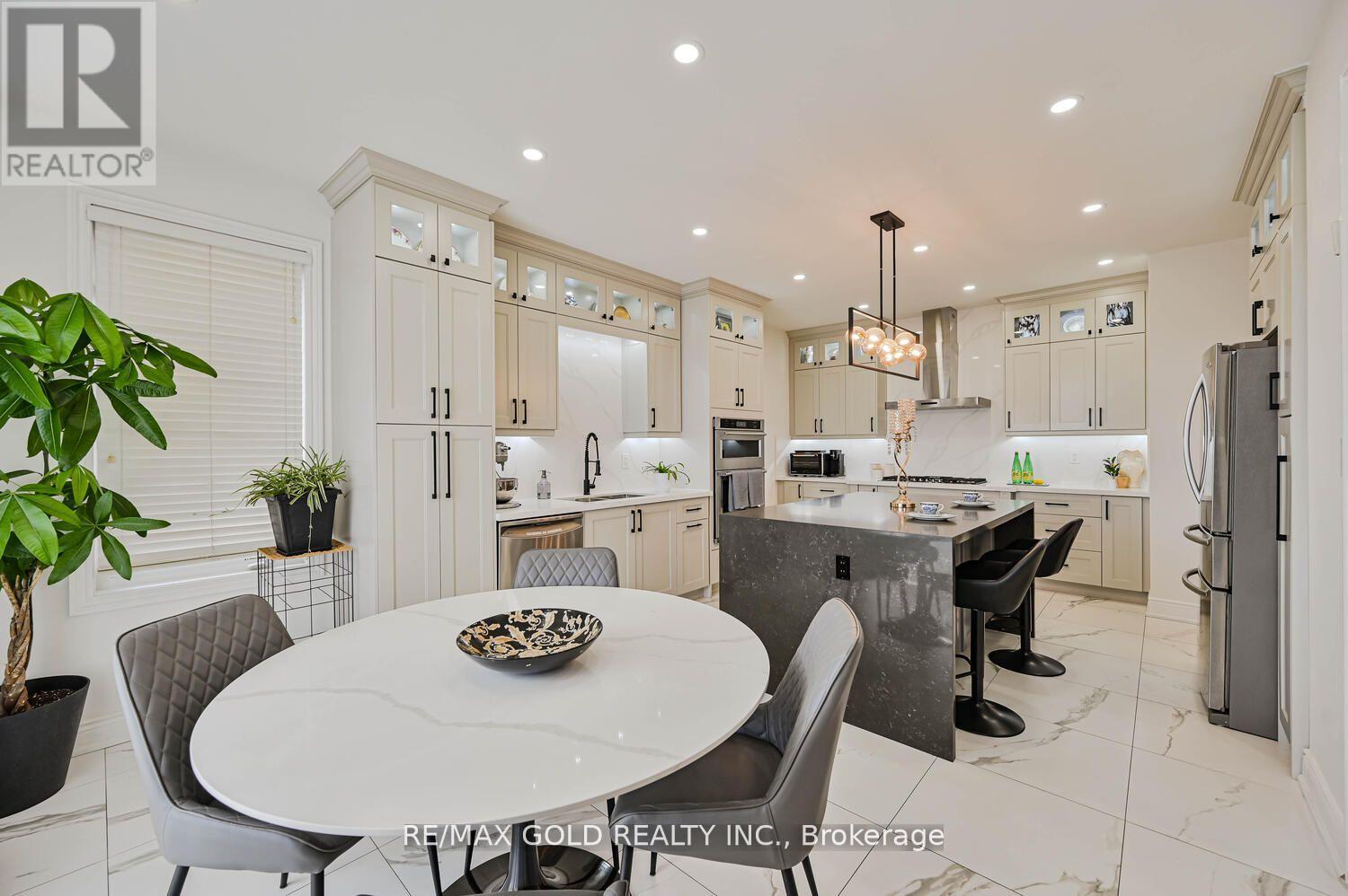 23 Yellow Pine Road, Brampton, Ontario  L6P 2E4 - Photo 2 - W12534598