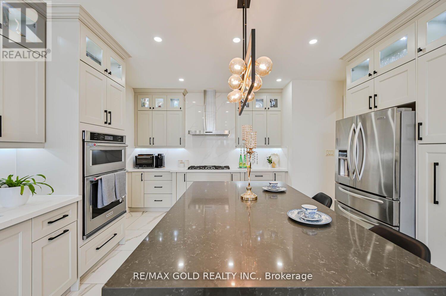 23 Yellow Pine Road, Brampton, Ontario  L6P 2E4 - Photo 5 - W12534598