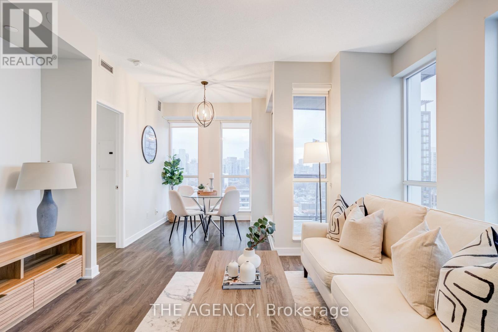 2009 - 55 REGENT PARK BOULEVARD, Toronto, Ontario