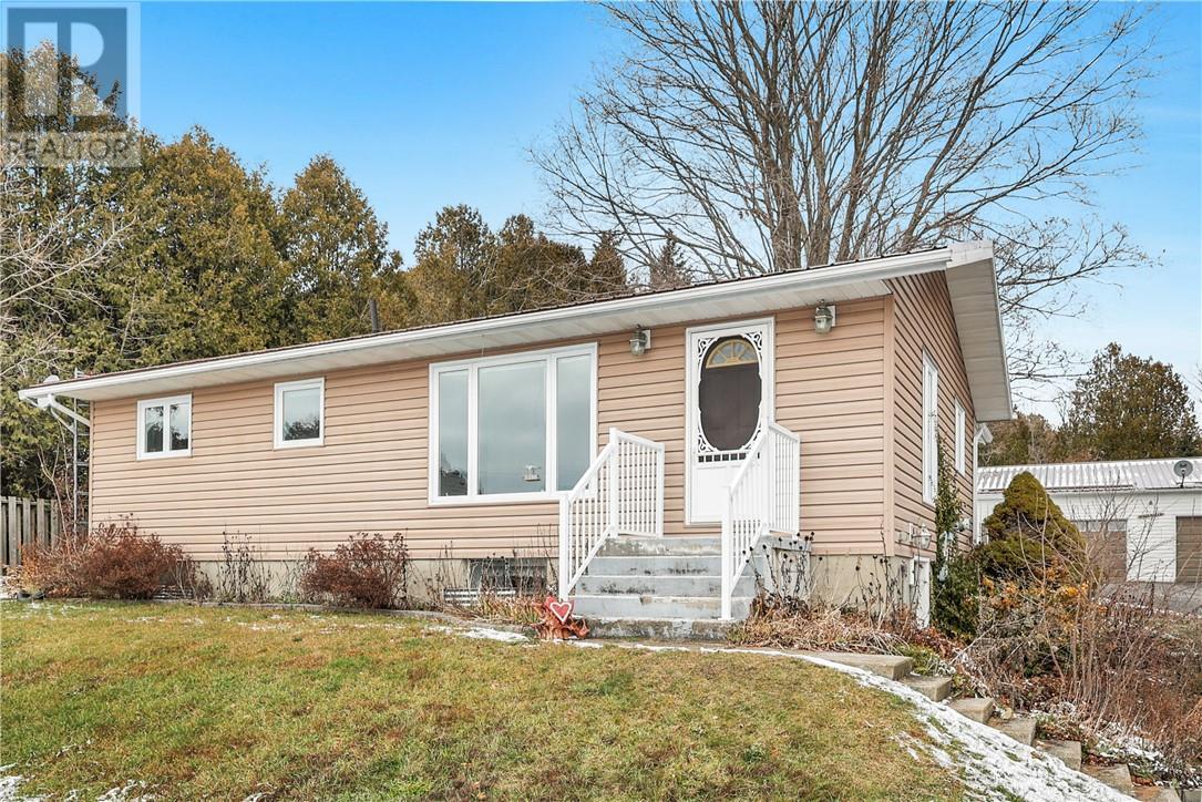 14 Cedar Grove Drive, Tehkummah, Ontario  P0P 2C0 - Photo 2 - 2125840