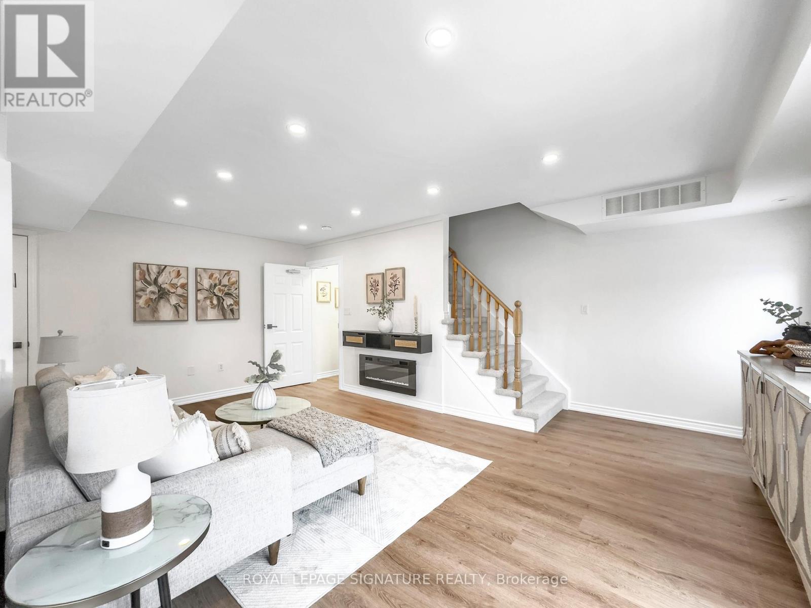 2249 Bur Oak Avenue, Markham, Ontario  L6E 0C2 - Photo 7 - N12604090