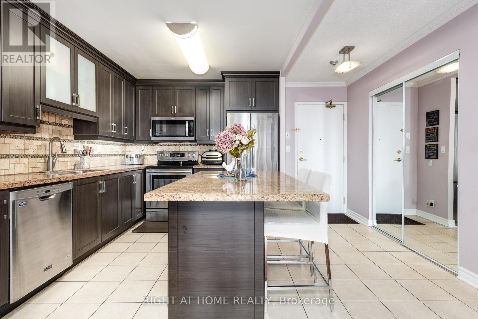 510 - 745 New Westminster Drive, Vaughan, Ontario  L4J 8J9 - Photo 8 - N12604104