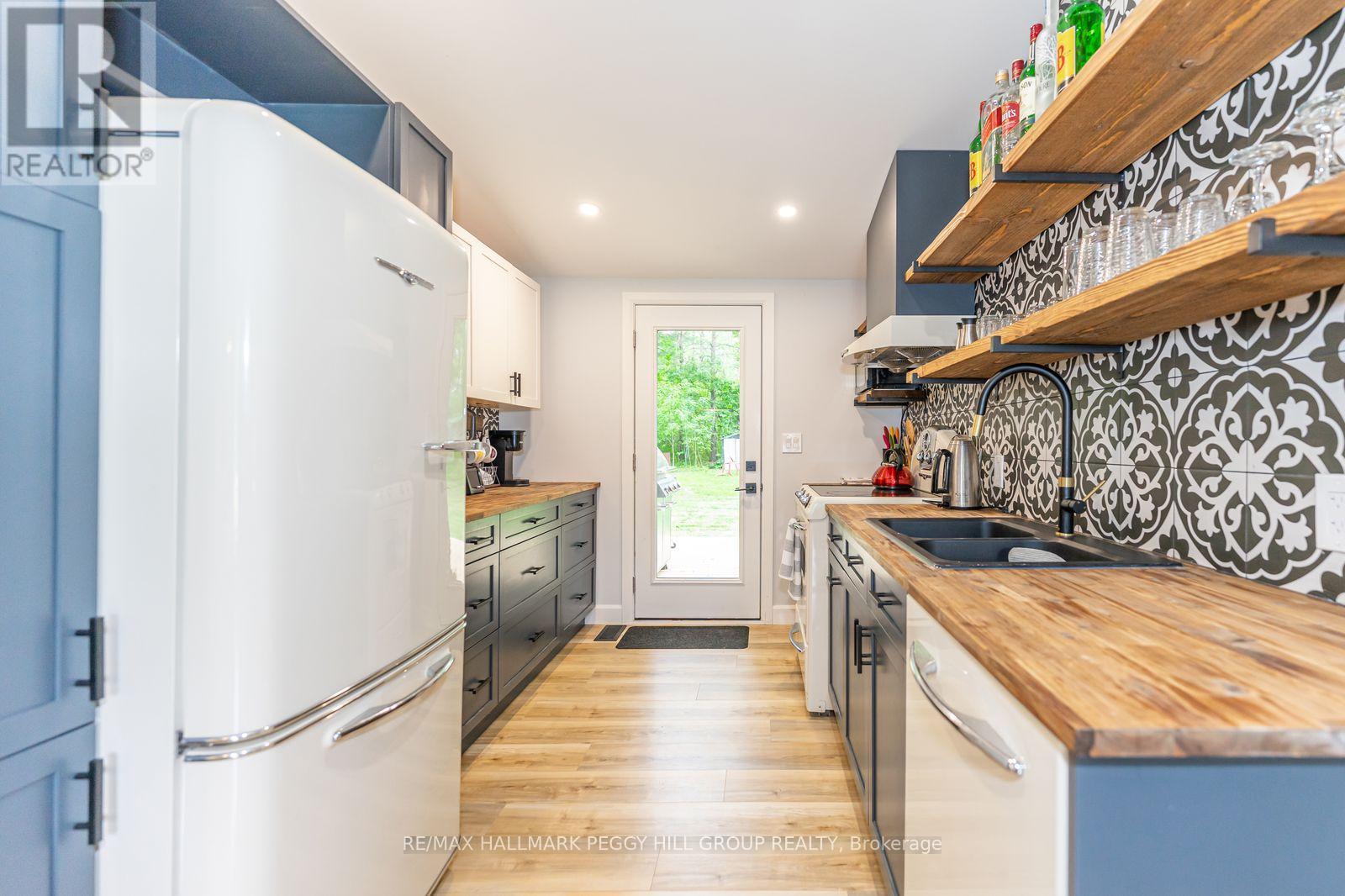 3566 Bayou Road, Severn (West Shore), Ontario  L3V 0V8 - Photo 4 - S12604046