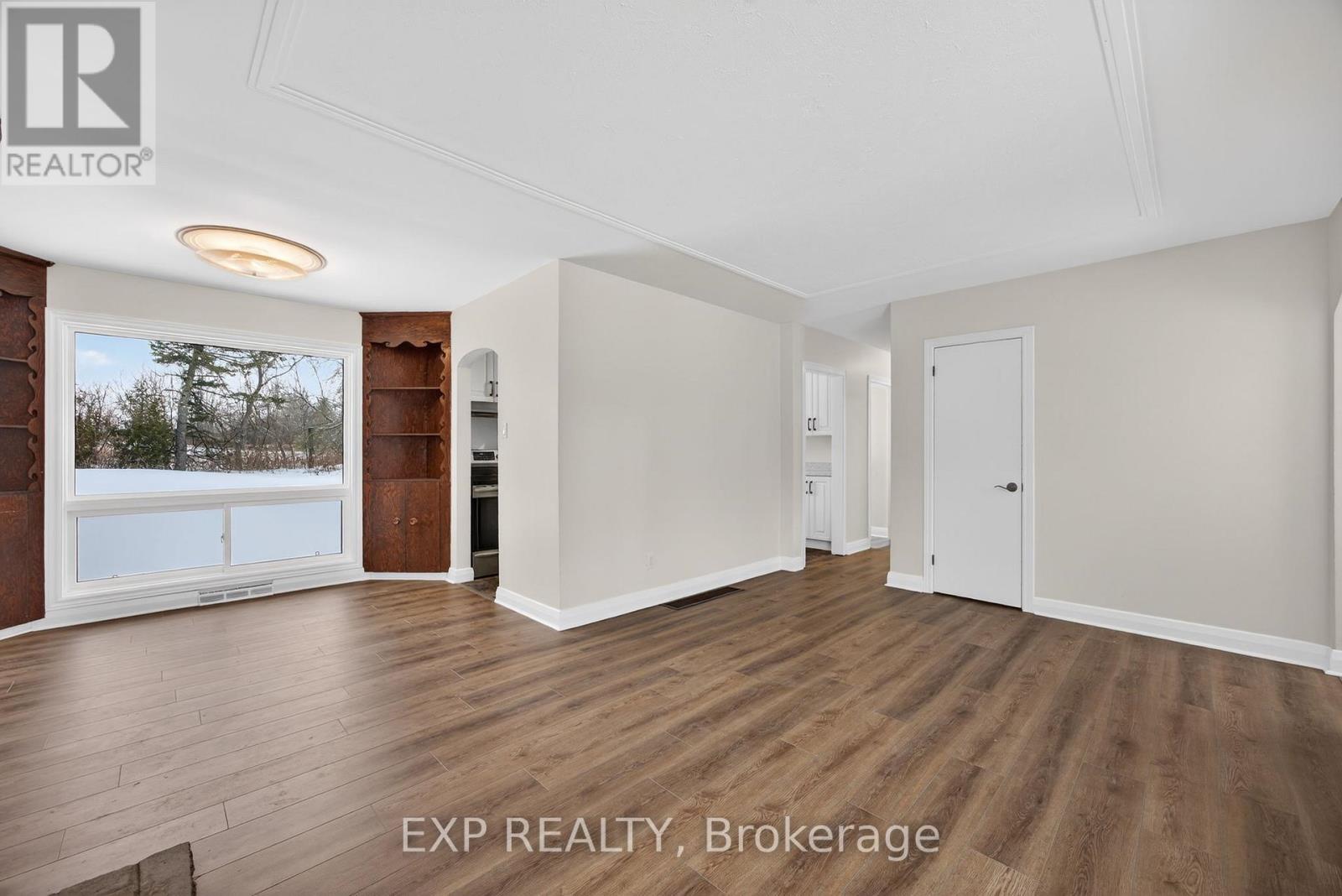 2420 Ridge Road W, Oro-Medonte, Ontario  L0L 2L0 - Photo 10 - S12604064