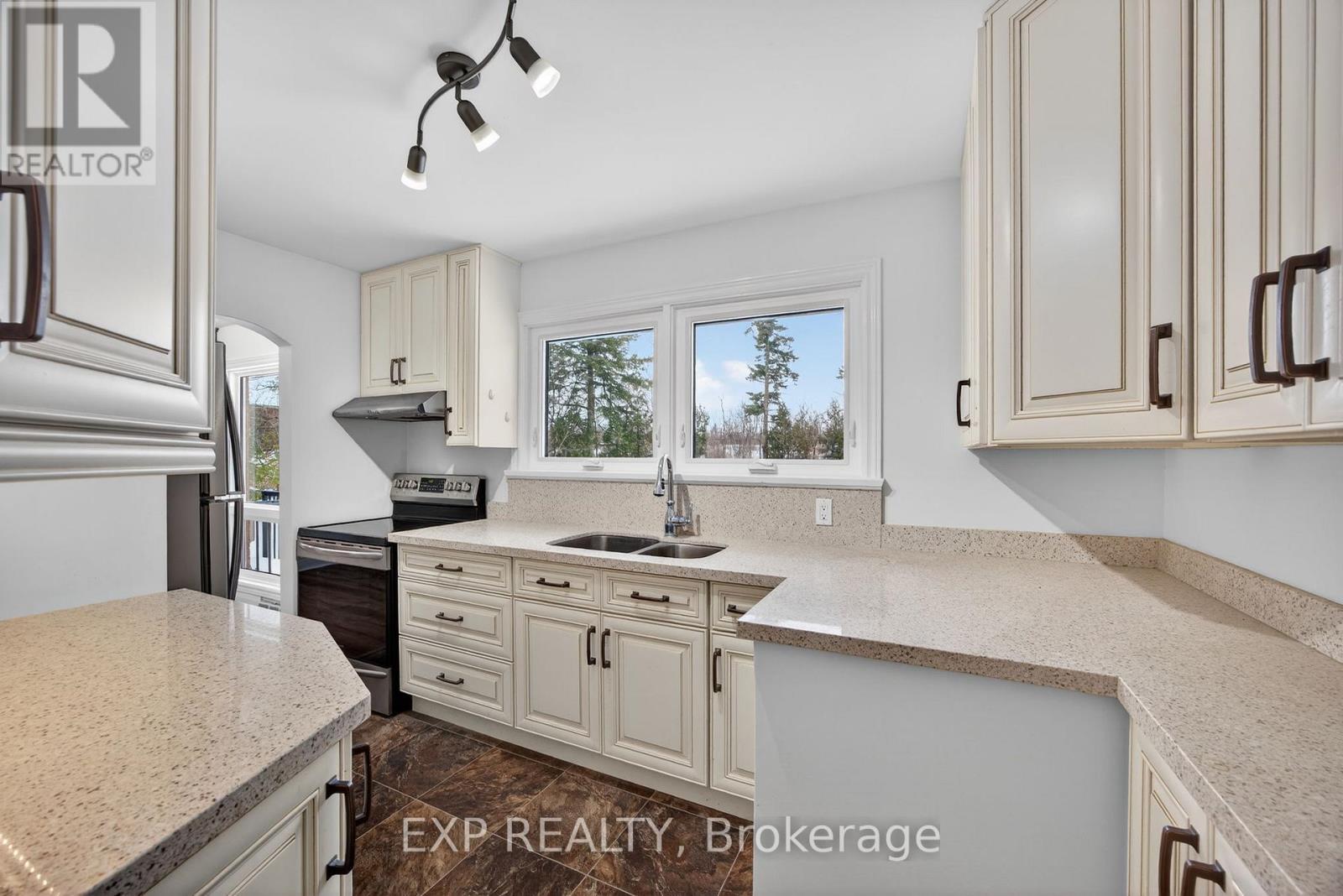 2420 Ridge Road W, Oro-Medonte, Ontario  L0L 2L0 - Photo 14 - S12604064