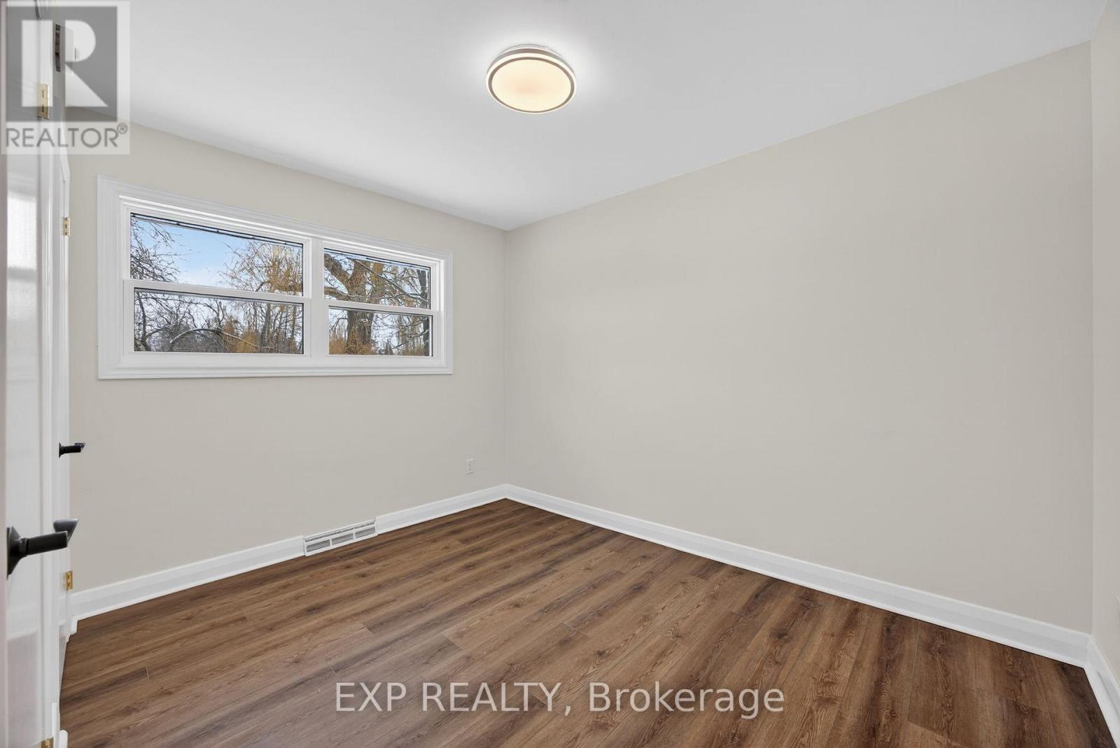 2420 Ridge Road W, Oro-Medonte, Ontario  L0L 2L0 - Photo 21 - S12604064