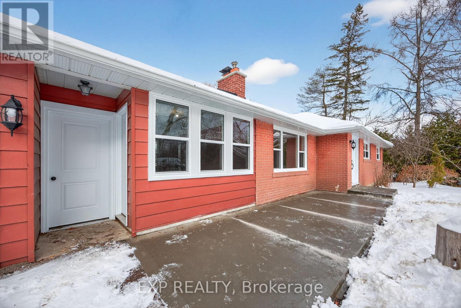 2420 Ridge Road W, Oro-Medonte, Ontario  L0L 2L0 - Photo 3 - S12604064